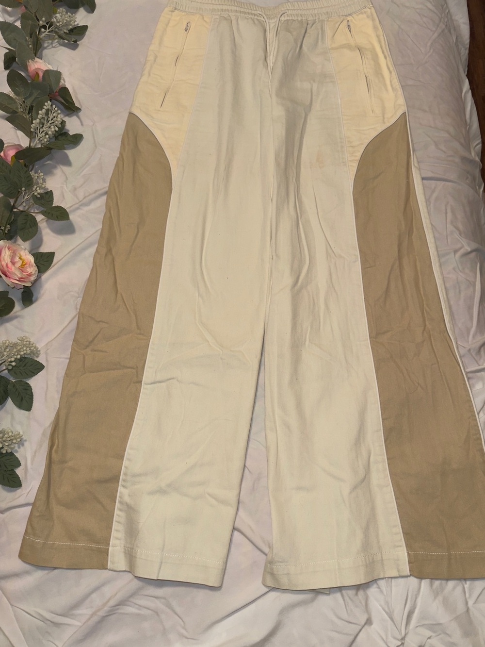 Urban Outfitters Two-Tone Wide Leg Pants in Cream & Tan